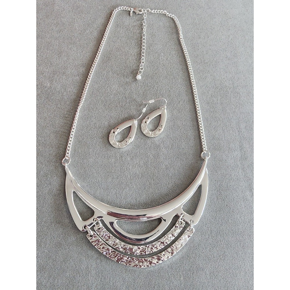 New NWT Signed Signature Collection Necklace & Earring Set‎ Textured Silver Tone